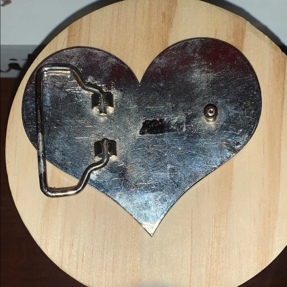 No Boundaries Black &White Heart belt buckle EUC